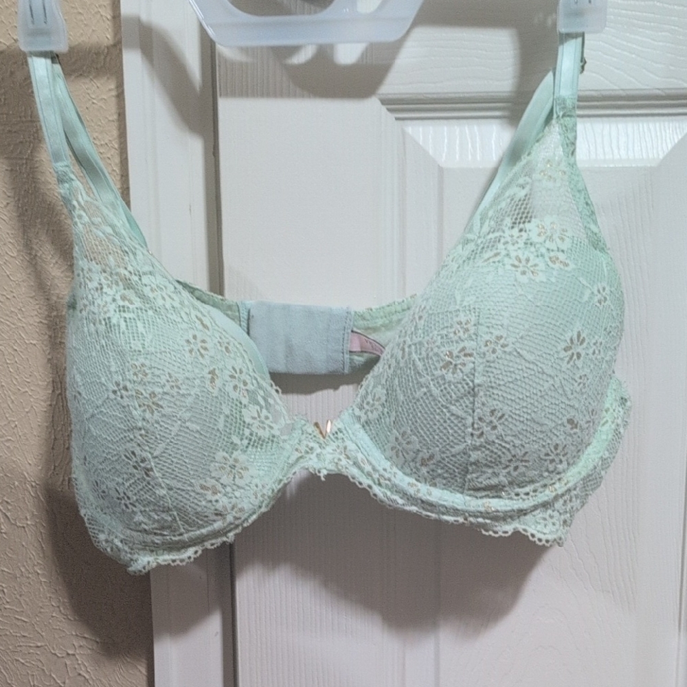 Green Lace Full-Coverage Bra with Adjustable Straps
